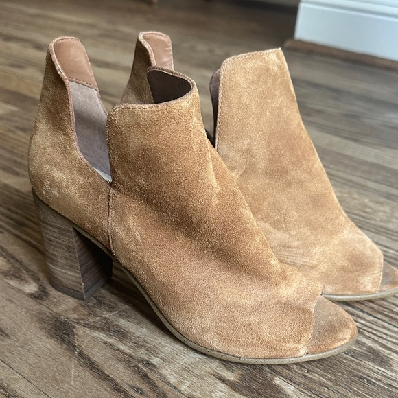 Steve Madden Nello Tan Brown Suede Block Heel Peep Toe Booties Size 6.5 NWOB - Picture 1 of 7